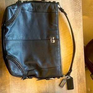 Beautiful Coach Purse, excellent condition, barely used.